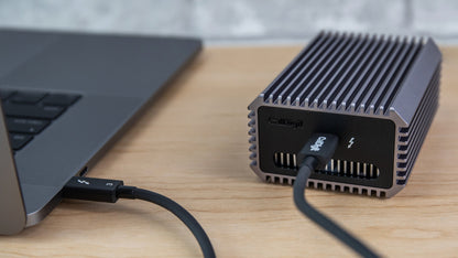 Connect 10g connected to a laptop with a thunderbolt cable